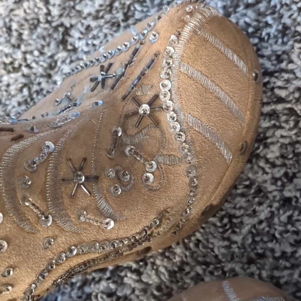 Unique heels! - Picture 4 of 4